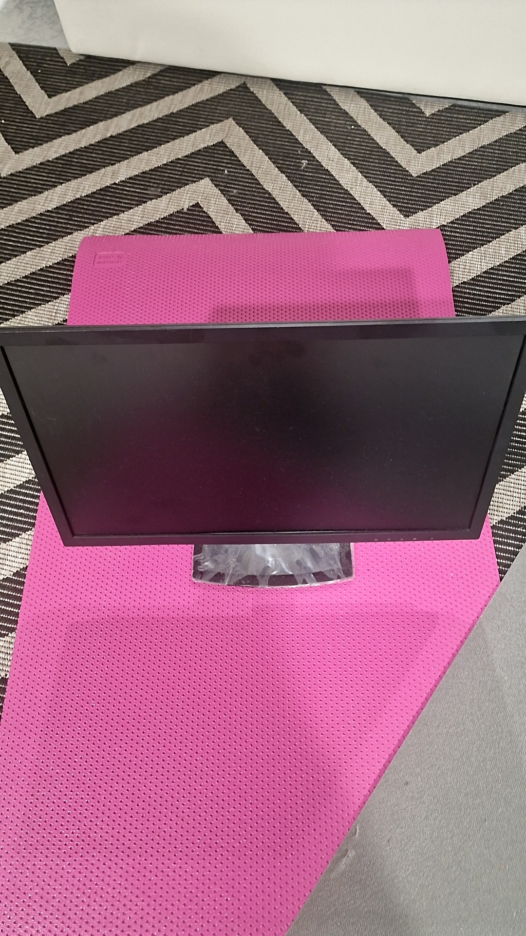 Écran LED Full HD 24 pouces - Immergez-vous dans l'image!
